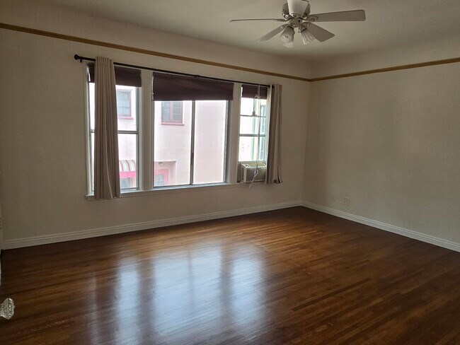 Foto del edificio - 1233 S Orange Grove Ave