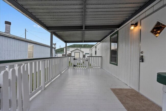 Building Photo - 5103 Barbados Calle