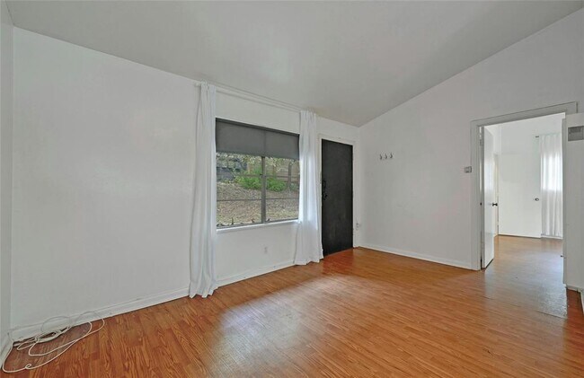 Foto del edificio - 515 Pecan Grove Rd