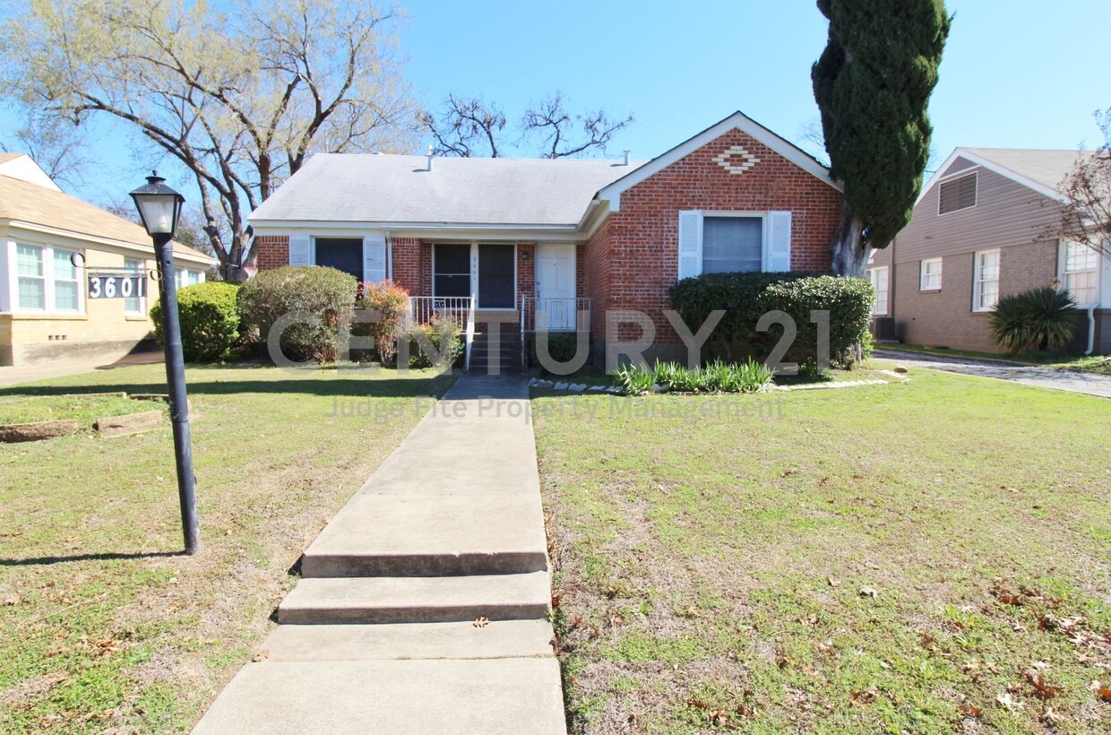 Foto principal - Well Maintained 3/2/2 Near TCU For Rent!