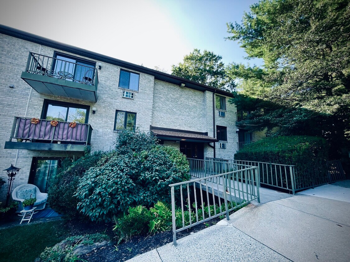 Primary Photo - 21 Dougherty Blvd