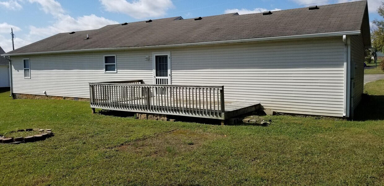 Foto del edificio - 3 Bedroom 2 Bath 1 Car Garage