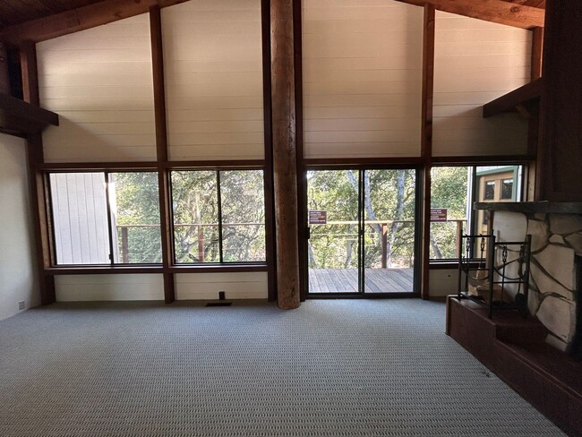 Building Photo - 3BR/ 2BA CARMEL VALLEY RETREAT