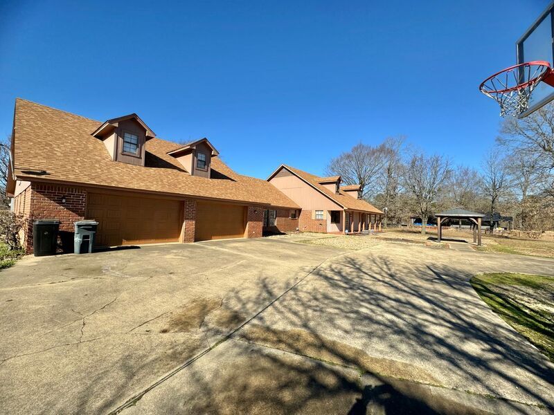 Primary Photo - 30 Oakridge Cir
