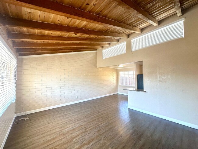 Building Photo - Desert Club Apartments