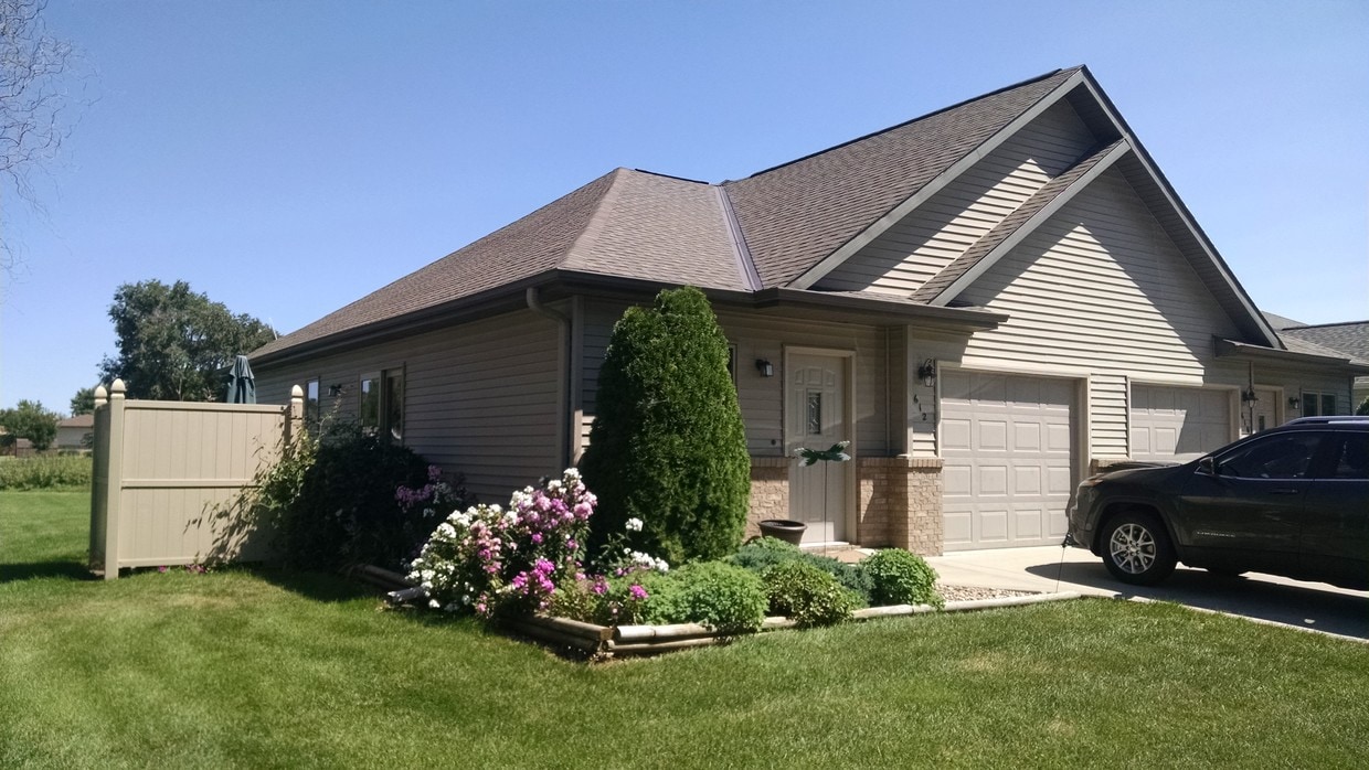 612 N 2nd Ave, Hastings, NE 68901 Townhouse for Rent in Hastings, NE