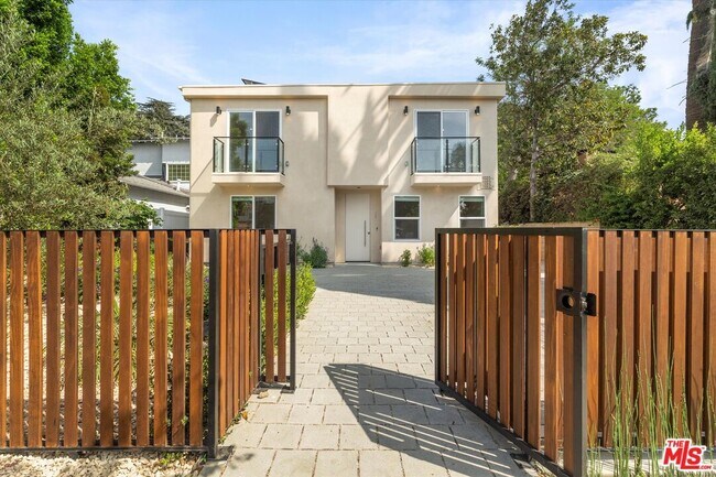 Foto del edificio - 11025 Blix St