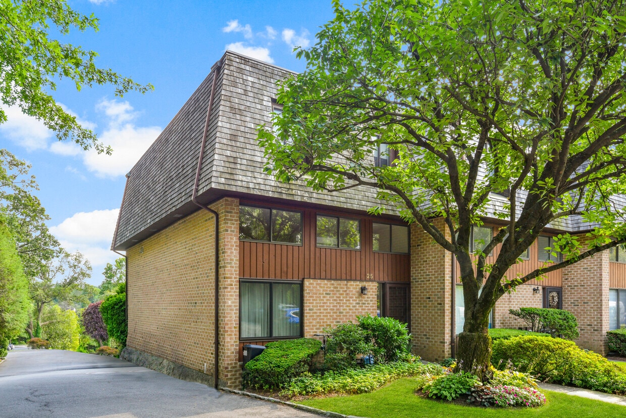 Photo - 25 The Hamlet (Pelham Manor, NY)