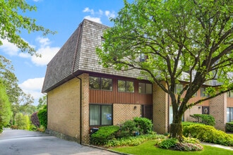 Building Photo - 25 The Hamlet