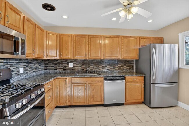 Foto del edificio - 2308 Senator Ave