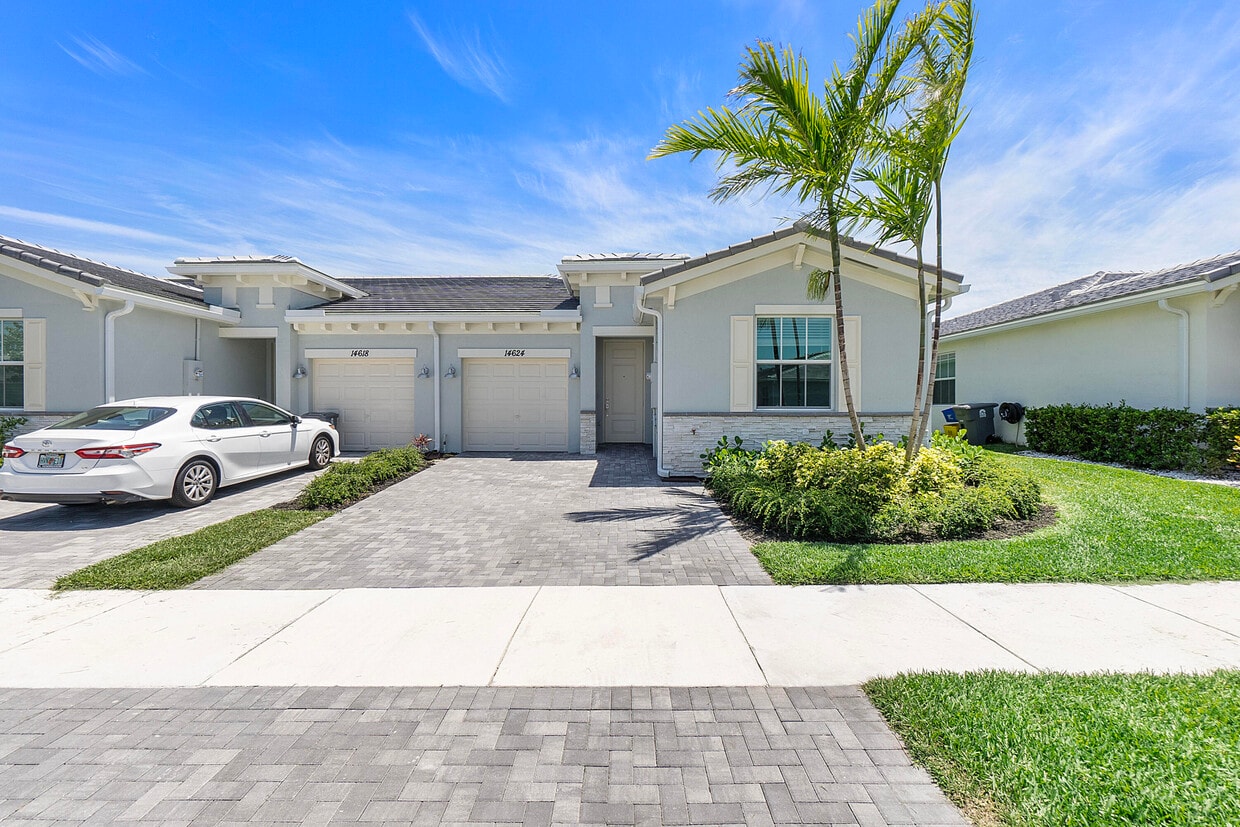 Foto principal - 14624 Three Ponds Trail