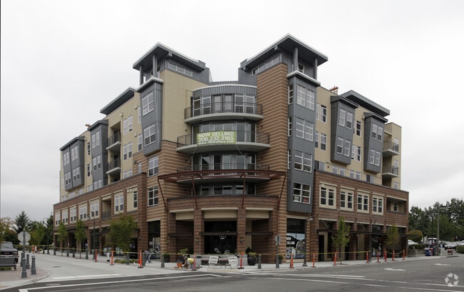 Building Photo - 7800 Plaza