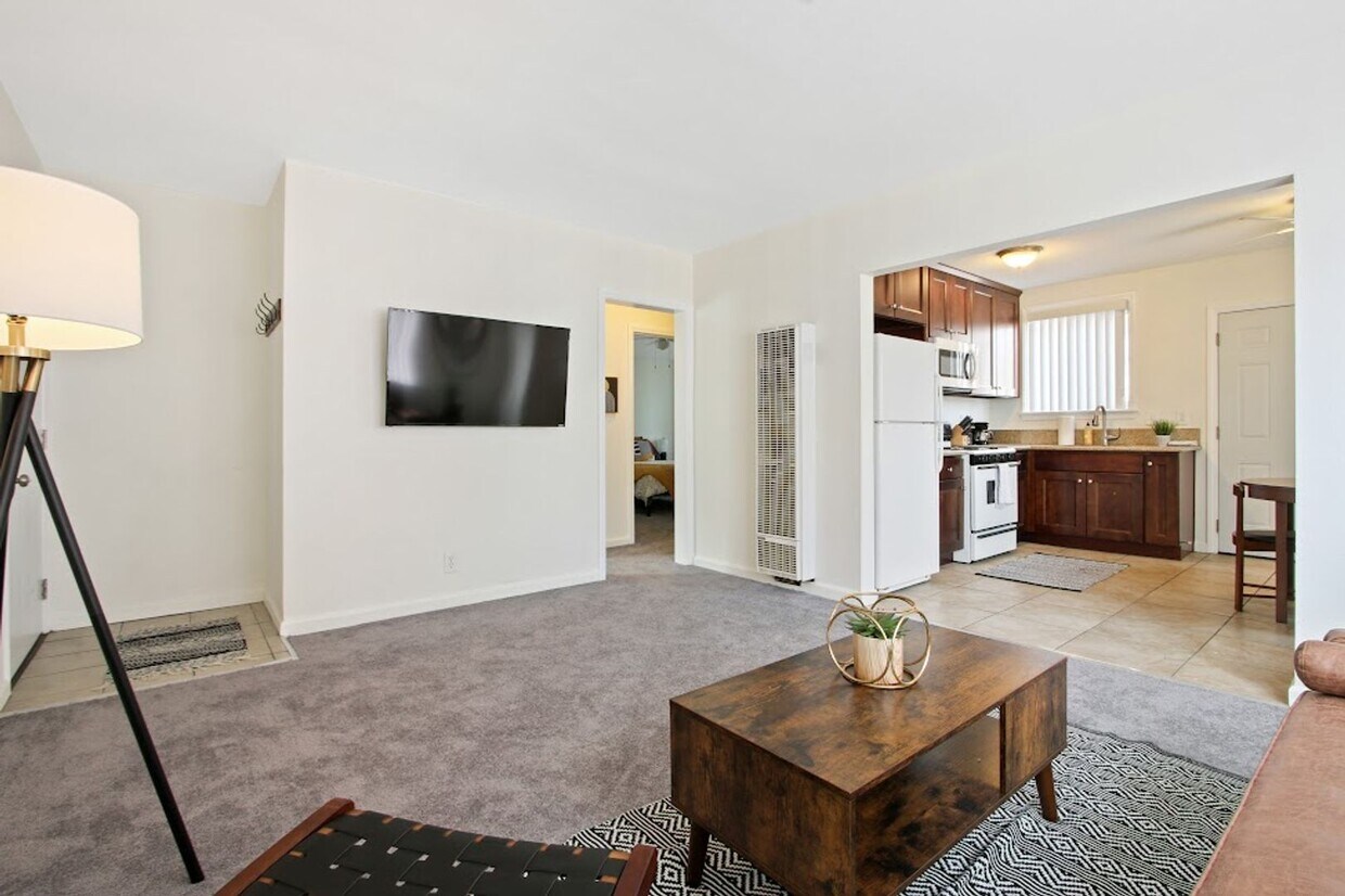 Foto principal - MOVE IN READY - Charming 2B/1B Unit in Pri...