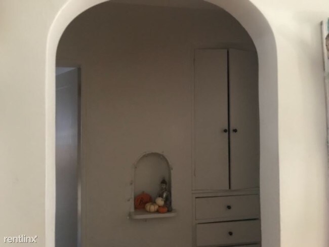 Foto del edificio - 2 br, 1 bath Apartment - 1423 Almond Avenue