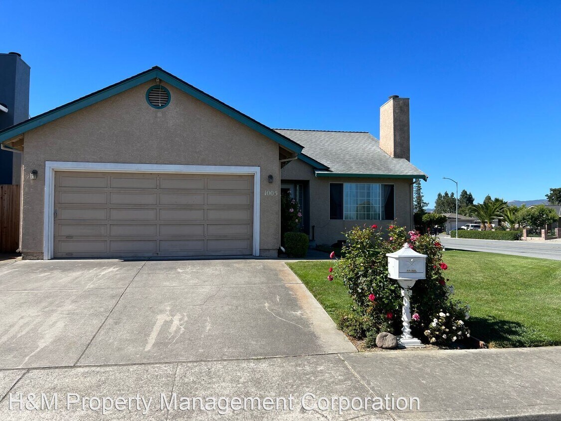 Foto principal - 3 br, 2 bath House - 1005 Peach Court