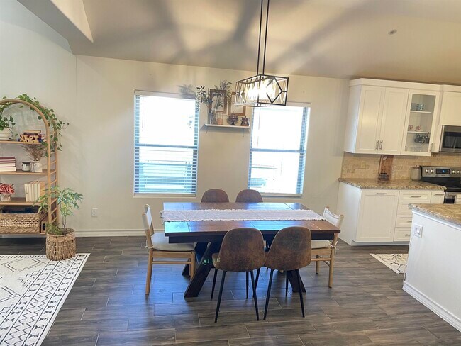 Foto del edificio - 508 Prado Dr