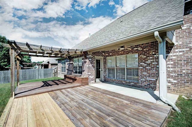 Foto del edificio - 105 Creekside Dr