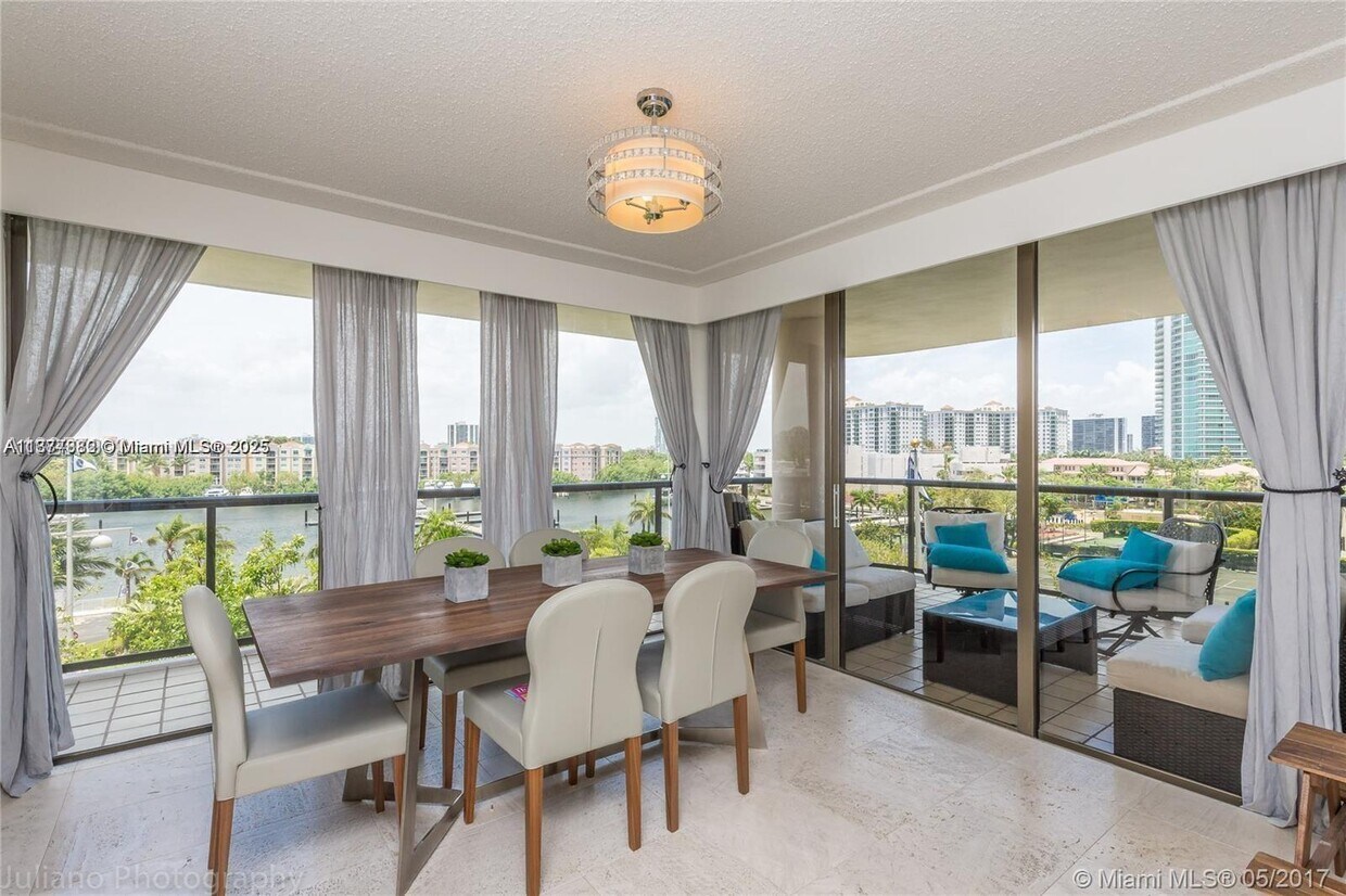 Foto principal - 19667 Turnberry Way