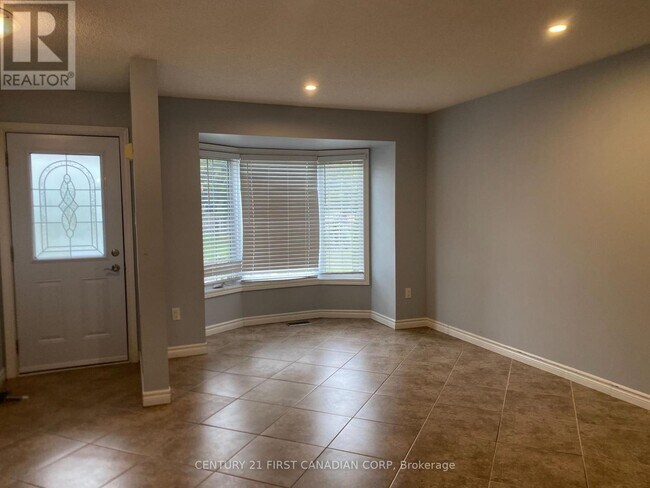 Photo du bâtiment - 50 Chapman Ct