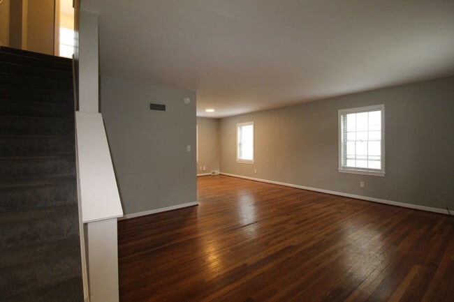 Building Photo - 7518 Terrace St