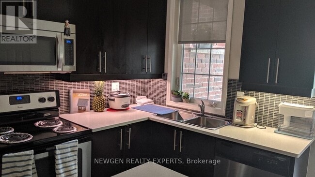 Building Photo - 393 Beechgrove Dr