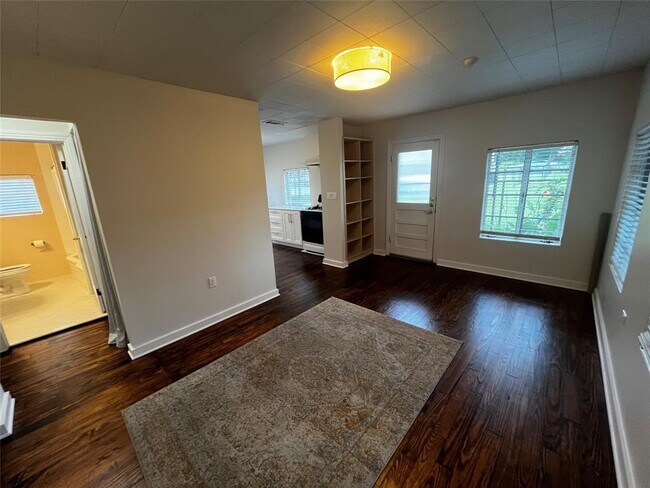 Foto del edificio - 1011 E 9th St