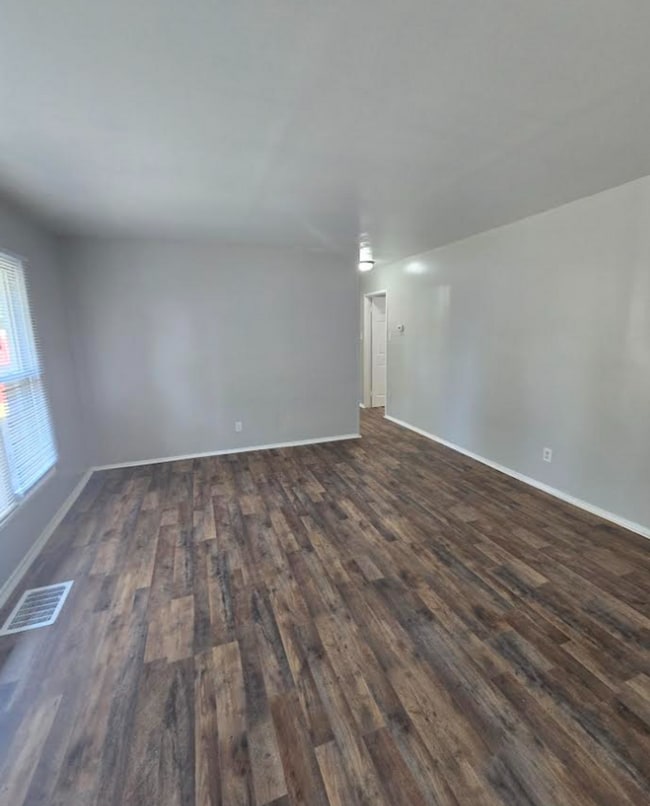 Building Photo - Large Three Bedroom with Bonus Room Single...