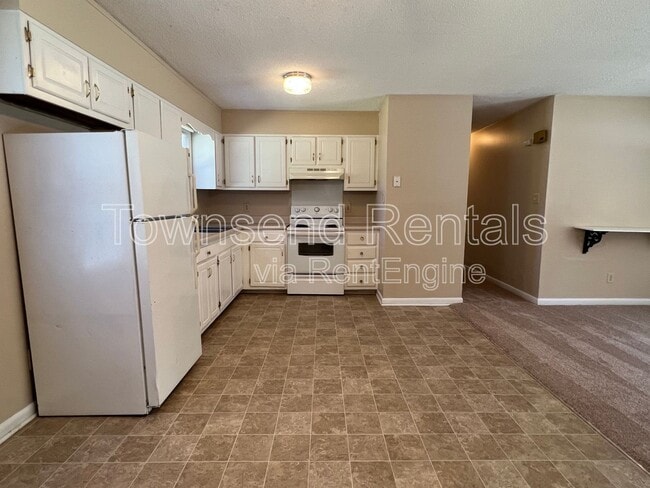 Building Photo - 5675 Livingston Dr