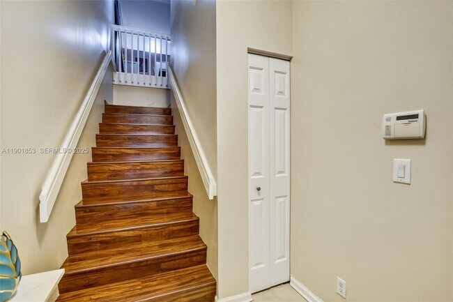 Foto del edificio - 1002 NW 105th Ave