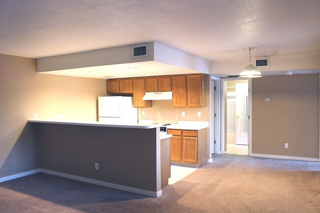 Building Photo - Delightful 1 Bedroom Condo