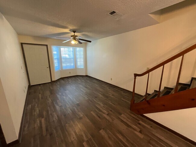 Foto del edificio - 2 Bedroom 2 Bath Townhouse