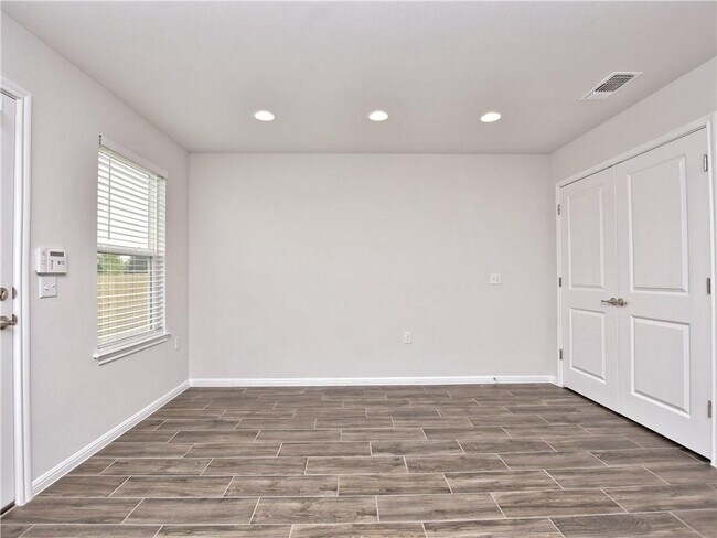 Foto del edificio - 9505 Grapevine Leaf Dr