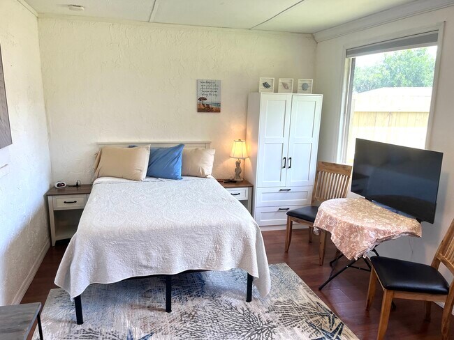 Foto del edificio - 5718 Sands Point Dr