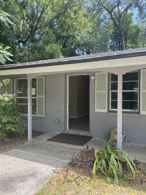 Foto del edificio - 6332 Fabian Dr