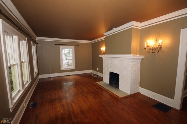 Building Photo - 997 McLynn Ave NE