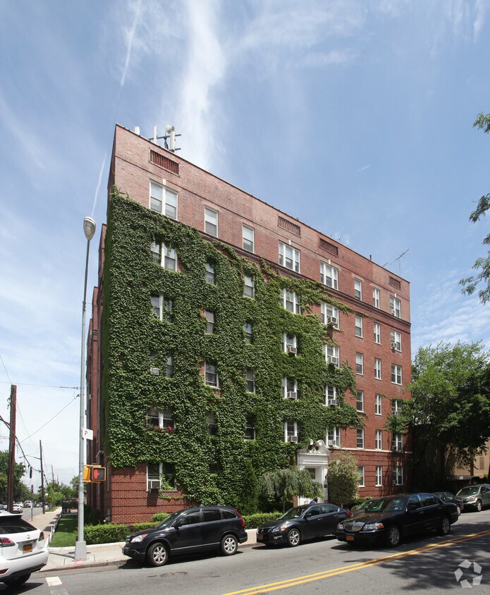 6981 108th St, Forest Hills, NY 11375 Apartments in Forest Hills, NY