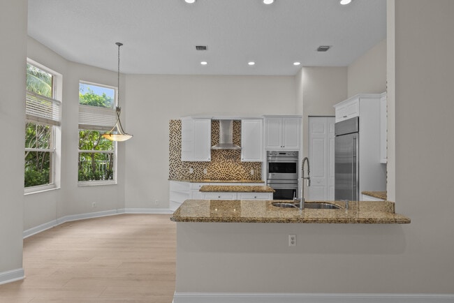 Building Photo - 9875 Palma Vista Way