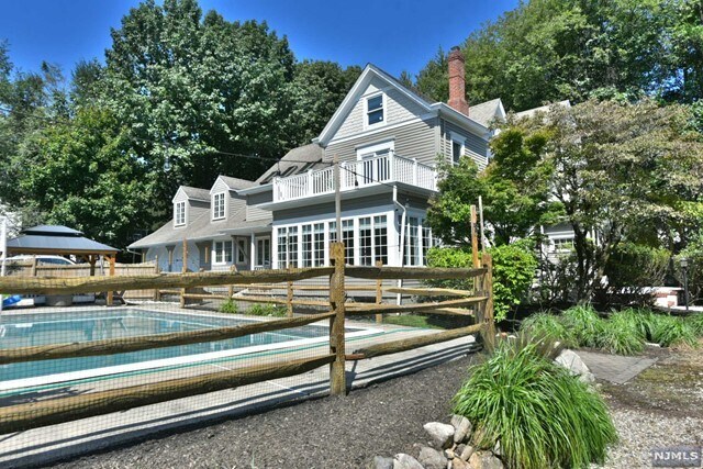 Primary Photo - 53 New England Dr