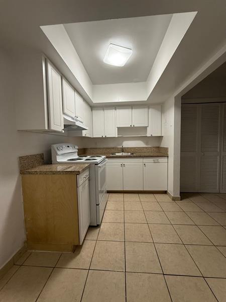 Foto del edificio - 890 NW 39th St
