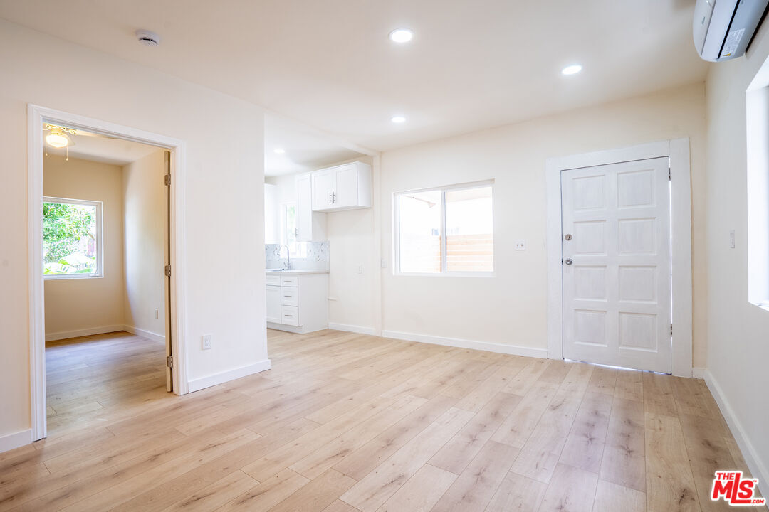 Foto principal - 1245 S Berendo St