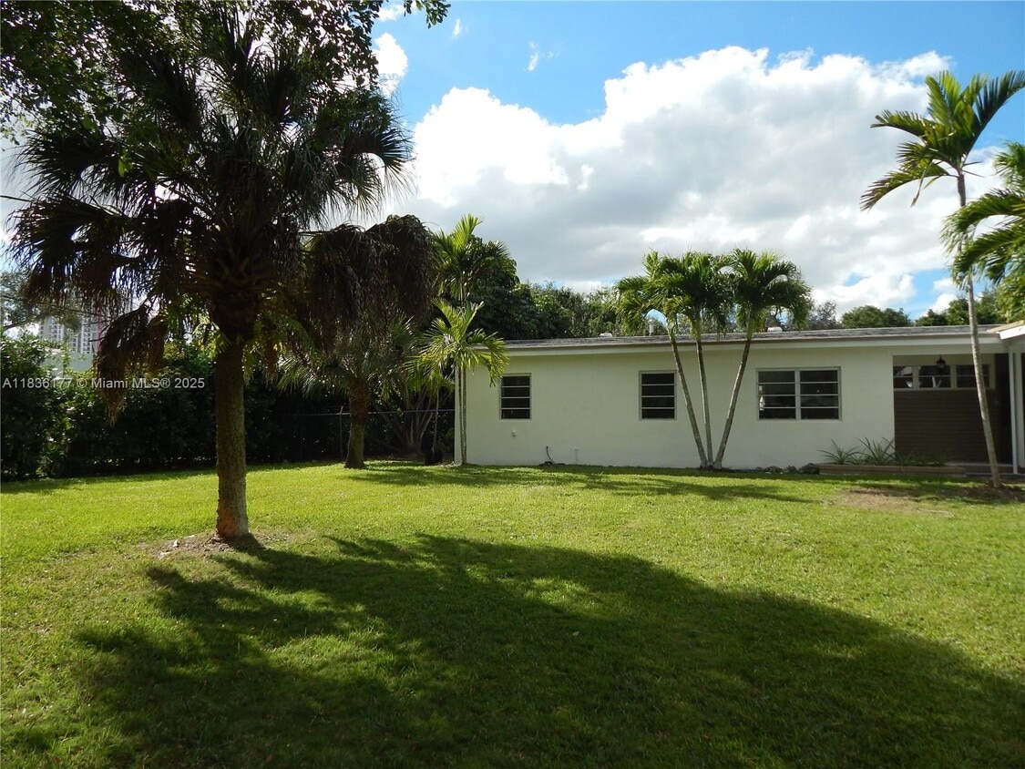 Primary Photo - 7800 SW 69th Ave