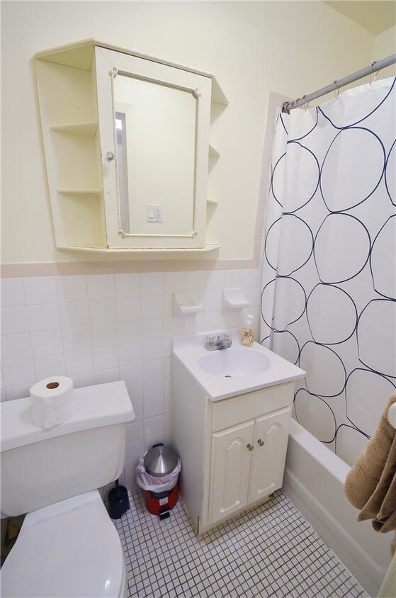 Building Photo - 237 E 28th St