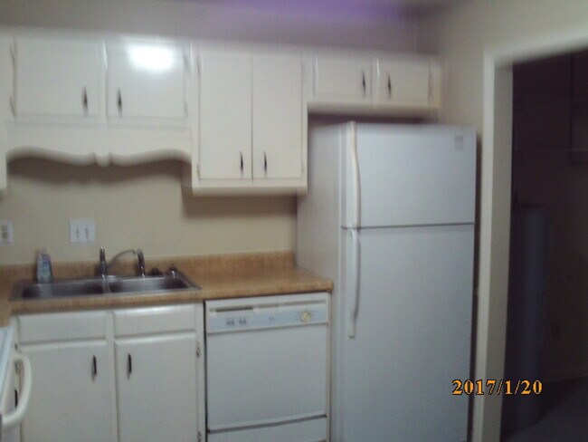 Building Photo - 302 Crestview Dr