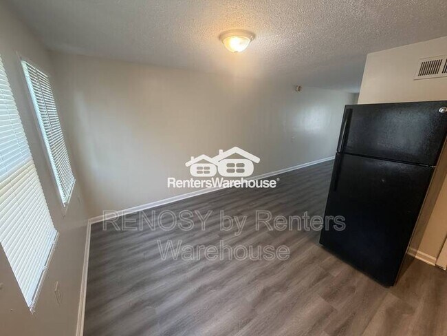 Building Photo - 2067 Larkhall Rd