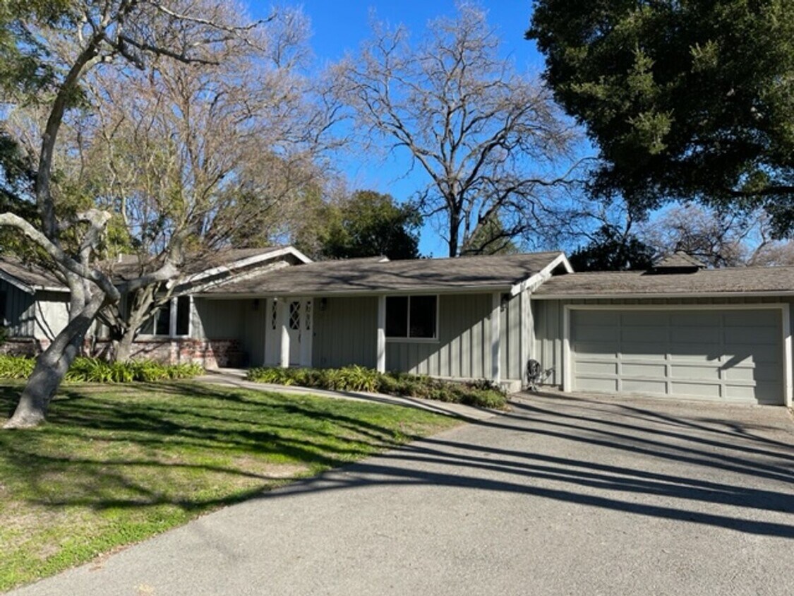 Foto principal - Updated single level 3 bedroom home in Danville