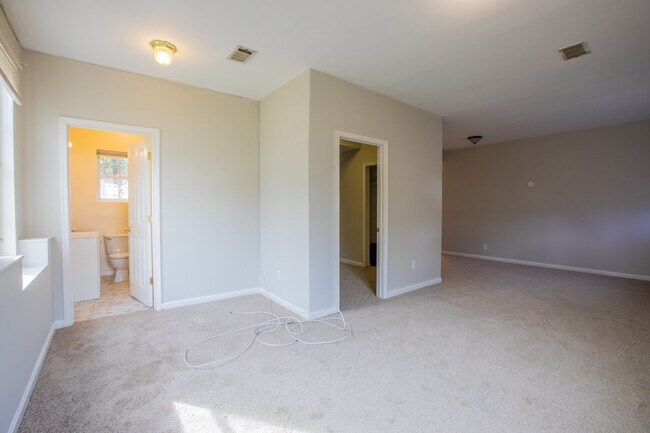 Foto del edificio - Beautiful 3 BR/2 BA Single-Family Home in ...