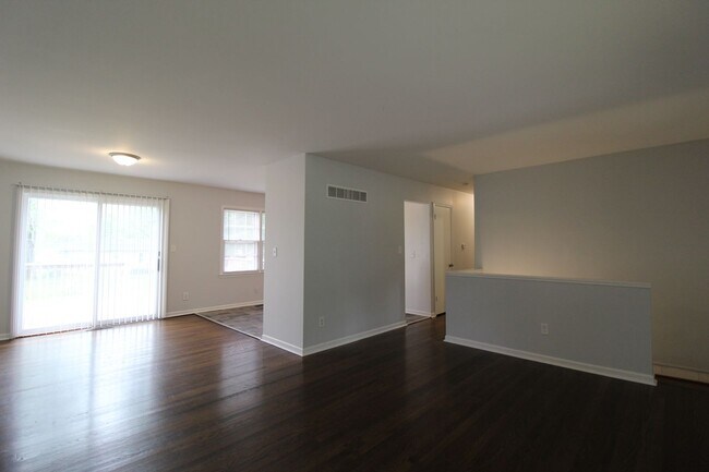 Foto del edificio - 3 Bedroom House in Overland Park