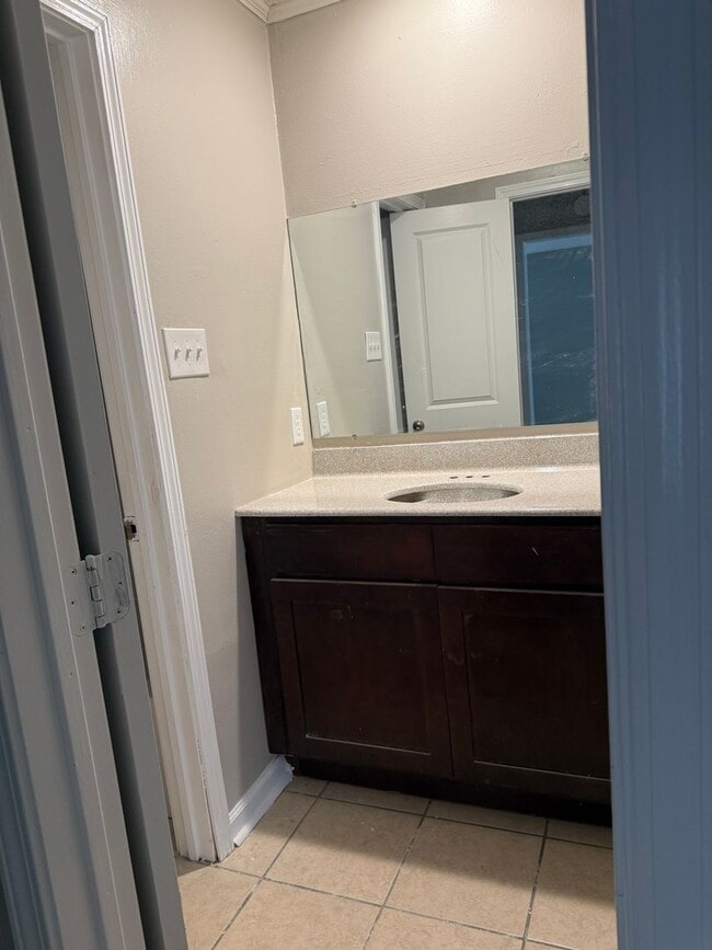 Building Photo - $550.  Move in Special!!!!