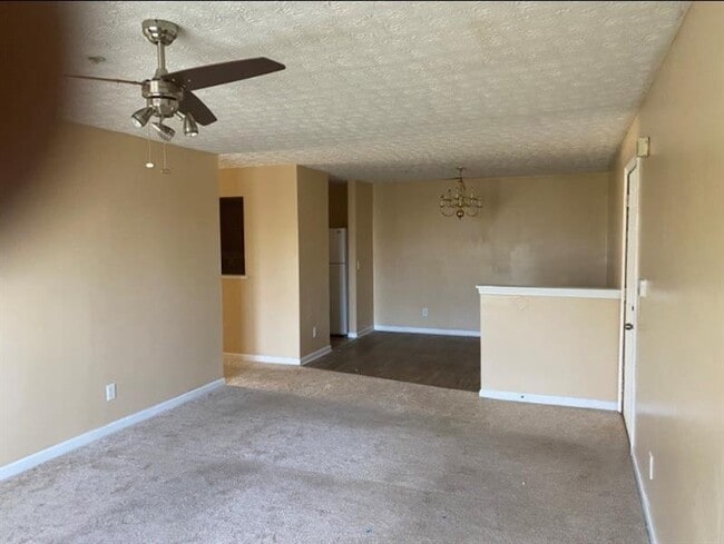 Building Photo - 1304 Fairington Village Dr