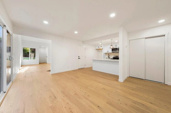 Foto del edificio - 5550 E Knoll Dr
